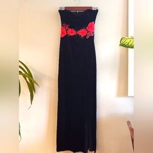 Windsor Velvet Sweatheart Neckline Rose Embroidered Waist BodyCon Maxi  Dress